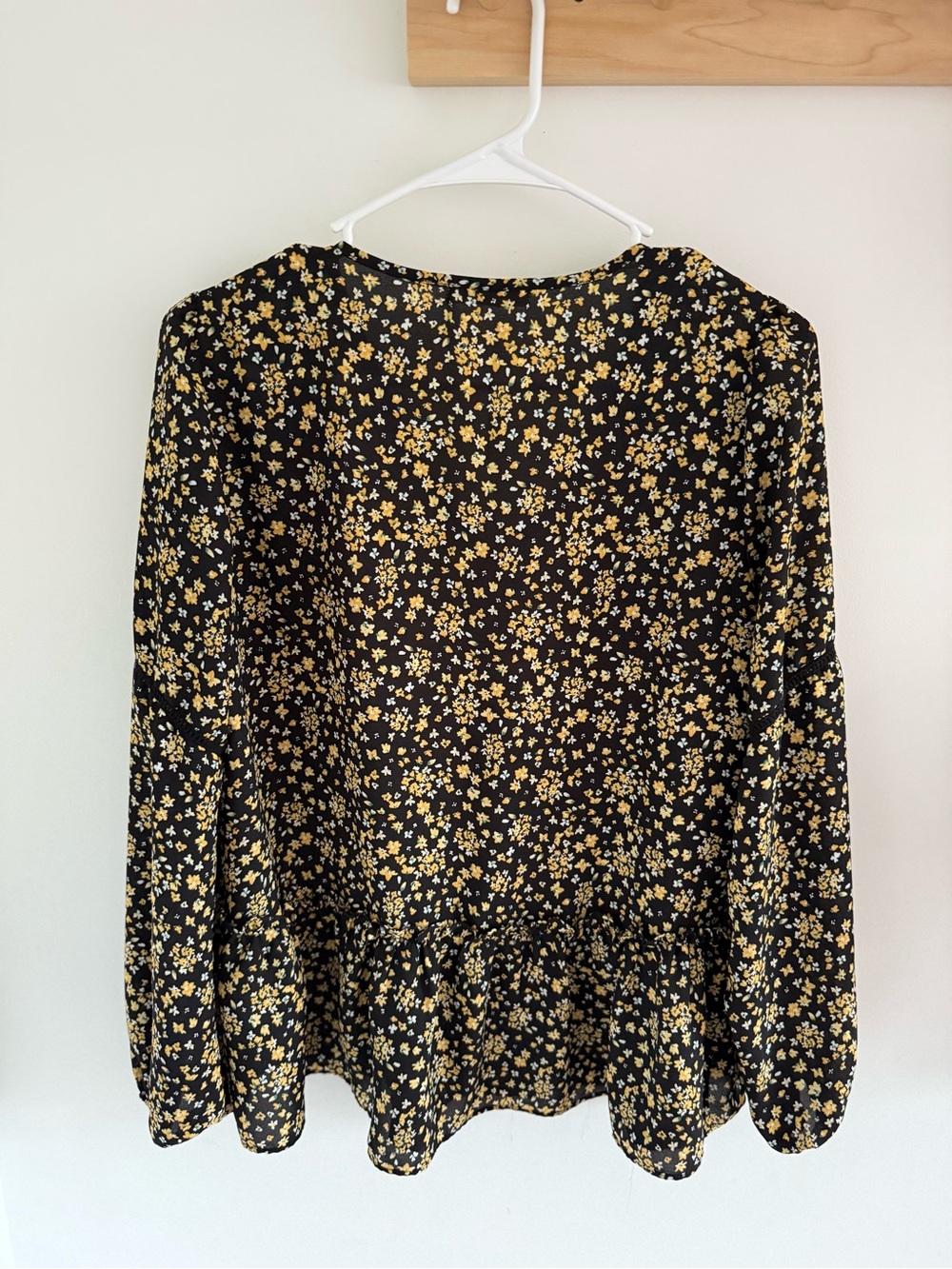 Pleione black ditsy floral peplum blouse Size Small - Picture 5 of 5